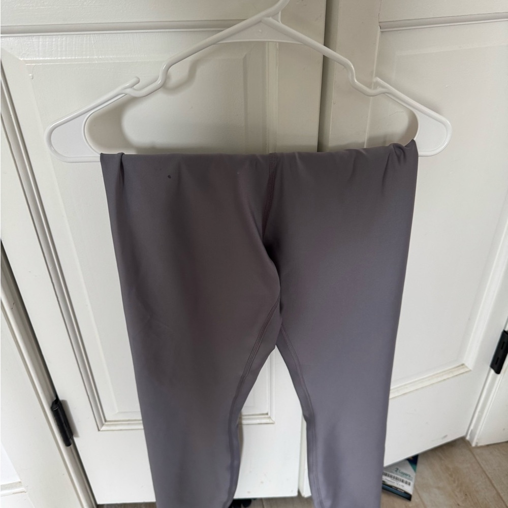 Alo Yoga Gray Fog Airlift 7/8 Leggings NWT